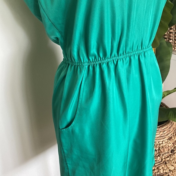 Banana Republic Green Dress with neck detailing - Picture 4 of 6